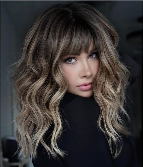 Hairstyle For Round Faces, Grey Highlights, Hair Streaks, Round Faces, Hairstyles For Round Faces, Color Hair, Cool Haircuts, Medium Hair, Hair Cut