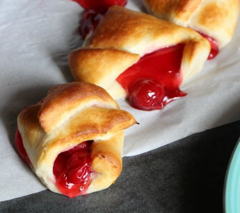 How do you make fruit turnovers with crescent rolls and pie filling? It's so easy, the kids can do it! Make blueberry turnovers, apple turnovers, and more! Fruit Turnovers, Blueberry Turnovers, Cherry Turnovers, Fruit Pie Filling, Cooking Theme, Breakfast Pie, Meatballs And Gravy, Apple Desserts Easy, Crescent Roll Recipes