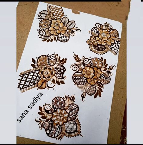 Mahedi designs Eid Henna Designs Simple, Henna Designs For Eid, Eid Henna Designs, Beautiful Simple Mehndi Design, Wrist Henna, Henna Designs Simple, Simple Arabic Mehndi Designs, Henna Designs For Kids, मेहंदी डिजाइन