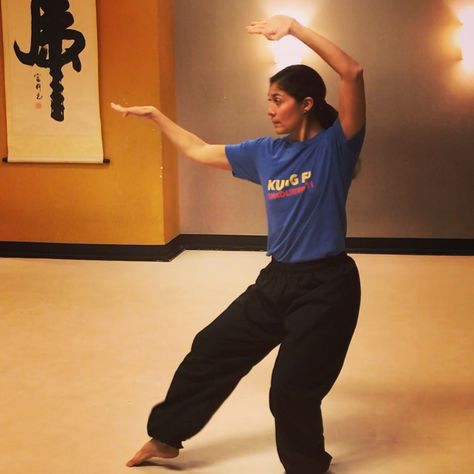 Kung Fu girl practicing snake style martial arts at Plano, TX kung Fu School Shaolin Wu-Yi Institute Karate Classes, Martial Arts School, Tai Chi, Kung Fu, Karate, Martial Arts, Yoga