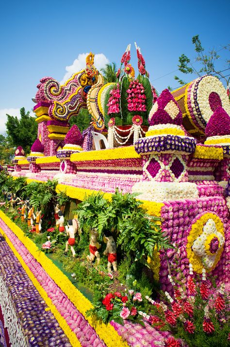 Gardens Of The World, Songkran Festival, Visit Thailand, Flower Festival, Flower Sculptures, Most Beautiful Gardens, Beautiful Flowers Garden, Most Beautiful Flowers, Acrylic Flowers