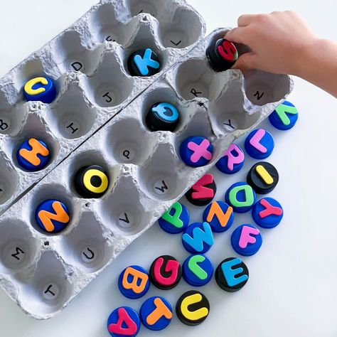 This DIY puzzle is an easy-to-make matching letter game! It's a fun way to use recycled materials for playful learning! Teaching Colors To Toddlers, Diy Learning Games, Winter Science Experiments, Hand Muscles, Letter Recognition Activities, Diy Puzzle, Alphabet Recognition, Letter Games, Diy Puzzles