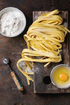 Italian Food Photography, Pasta Tagliatelle, Design Cibo, Amazing Food Photography, Broken Egg, Pasta Fatta In Casa, Food Photography Inspiration, Food Wallpaper, Homemade Italian