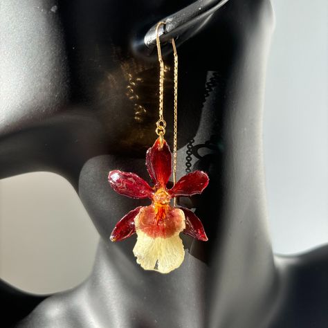 Brown Cambria Orchids on Chain base Earrings 🤎🧡 #koraatelierbcn #barcelonahandmade #joyasfloresreales #idearegalo #bijouxfleurs #joyasconflores #florespreservadas #bijouxfleurssechees ##koraatelierbcn #barcelonahandmade #joyasfloresreales #idearegalo #bijouxfleurs #joyasconflores #florespreservadas #bijouxfleurssechees ##barcelonadesignersbarcelonadesigners Orchid Jewelry, Flowers Jewelry, New Business Ideas, Real Flower Jewelry, Travel Outfits, Business Idea, Flower Jewellery, Real Flowers, Travel Outfit