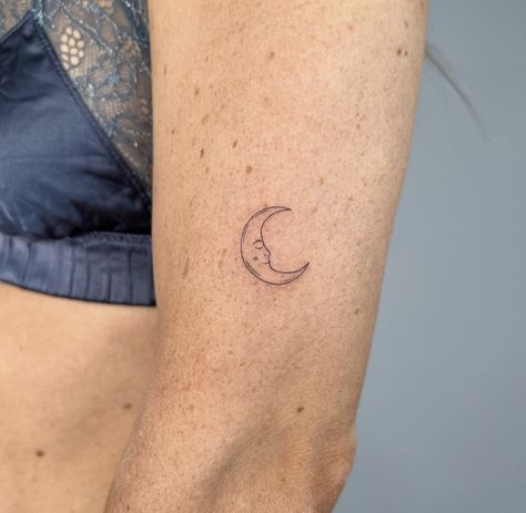 Small Dainty Moon Tattoo, Tattoos On Fair Skin, Single Needle Moon Tattoo, Moon Women Tattoo, Smiling Moon Tattoo, Fine Line Moon Tattoos, Dainty Moon Tattoos For Women, Fine Line Crescent Moon Tattoo, Moon Stamp Tattoo