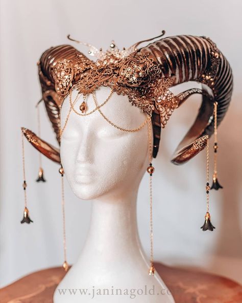 Horn Crown, Witch Aesthetic Outfit, Dragon Makeup, Antler Crown, Headpiece Art, Pin Up Vintage, Fair Outfits, Gold Mask, Headpiece Jewelry