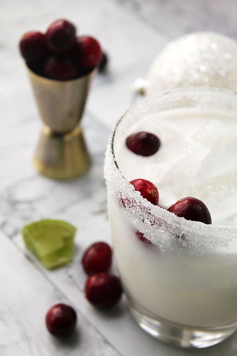 White Christmas Margarita White Christmas Margaritas, White Margarita Christmas, White Christmas Margarita Recipe, White Christmas Drink, Christmas Margarita Recipe, White Margarita, White Christmas Margarita, Christmas Margarita, Snow White Christmas