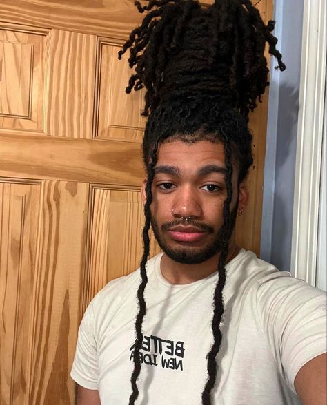 Pineapple Ponytail, Loc Hairstyles For Men, Hairstyles Hacks, Pineapple Hairstyle, Jonathan Sims, Long Locs, Loc Styles For Men, Dreadlock Hairstyles For Men, Light Skin Men