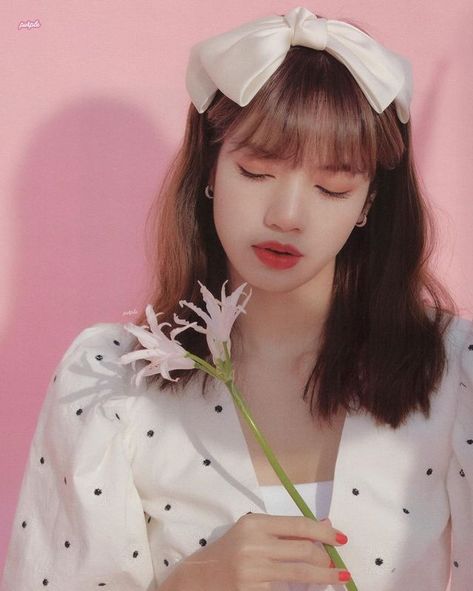 Lisa Angel, Lisa Manoban, Flower Photoshoot, Lisa Bp, Lisa Blackpink Wallpaper, Blackpink Funny, Lisa Rosé, Jairzinho, Lalisa Manobal