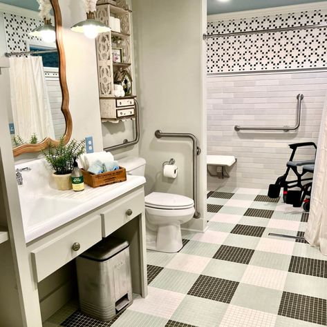 Small Wheelchair Accessible Bathroom, Beautiful Accessible Bathrooms, Wheelchair Accessible Tiny Home, Accessible Bathroom Layout, Handicapped Accessible House Plans, Wheelchair House Plans, Handicapped Bathroom Ideas, Grandma Bathroom, Wheelchair Bathroom