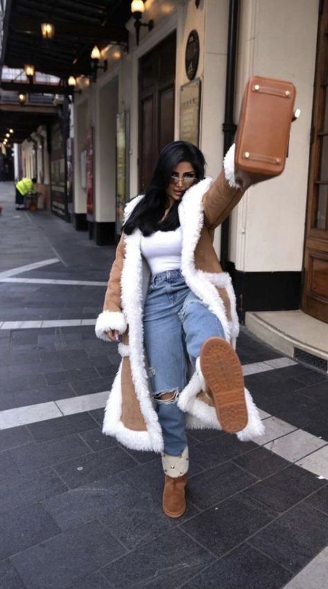 Baddie Outfits Winter, Uggs Outfit Ideas, Ugg Tazz Slippers, Tasman Uggs, Classy Vibes, Tazz Slippers, Uggs Outfits, Ugg Tazz, Tasman Slippers