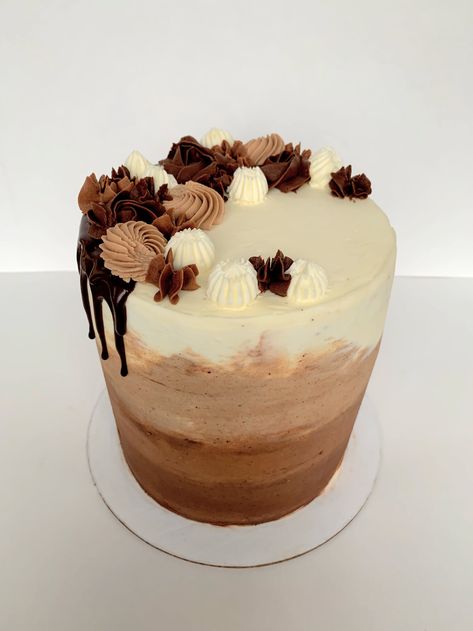 Chocolate ombre cake. Chocolate drip. Brown Cake Design Birthday, Shades Of Brown Birthday Cake, White And Brown Cake Design, Brown Ombre Cake, Brown Cake Design, Ombre Chocolate Cake, Cake Chocolate Drip, New Cake Design, Choco Cake