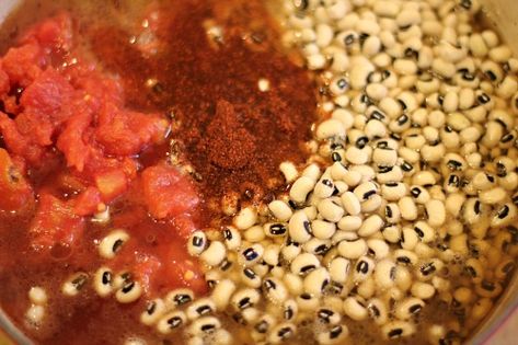 Spicy Black-Eyed Peas Recipe - One Hundred Dollars a Month Spicy Black Eyed Peas Recipe, Peas With Bacon, Black Eyed Peas Recipe, Bacon Dishes, Black Eyed Pea, Peas Recipe, Pea Recipes, My Mouth, Black Eyed