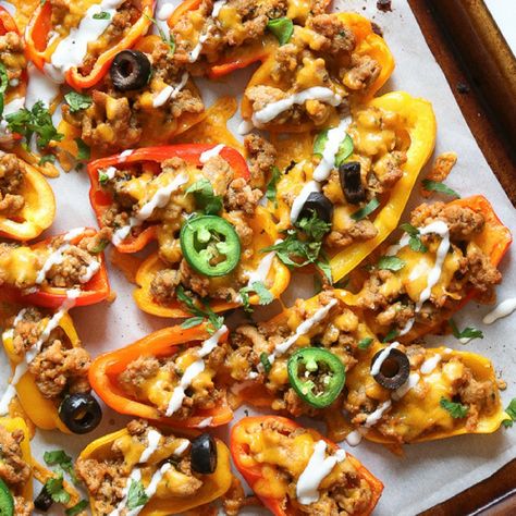 Craving a plate of nachos on #NachoDay? Check out this healthy, low-carb Turkey "Nacho" recipe! (from Skinnytaste) Mini Bell Pepper Nachos, Bell Pepper Nachos, Turkey Nachos, Mini Peppers Recipes, Pepper Nachos, Healthy Nachos, Chicken Nachos Recipe, Ground Chicken Recipes, Chicken Nachos