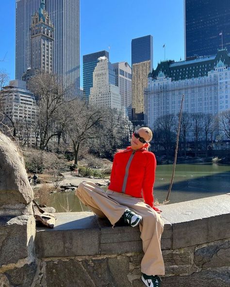 November Instagram Pictures, New York Poses Photo Ideas, New York Outfits Winter, Ny Aesthetic, Josefine Vogt, New York Photo Ideas, Nyc Photo Ideas, Nyc Pics, Summer In Nyc