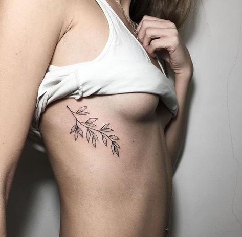 45 Charming and Irresistible Rib Tattoos Designs – OSTTY Flower Tattoos Rose, Brust Tattoo Frau, Symbole Tattoo, Wildflowers Tattoo, Tattoo Ribs, Underboob Tattoo Designs, Tattoos Beautiful, Tattoos Rose, Dibujos Tattoo