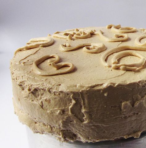 Caramel & Vanilla: Mocha Chiffon Cake a la Goldilocks Goldilocks Mocha Cake Recipe, Mocha Chiffon Cake Recipe, Goldilocks Cake, Mocha Chiffon Cake, Mocha Cake Recipe, Pinoy Kakanin, Diy Cake Recipes, Dessert Corner, Filipino Sweets