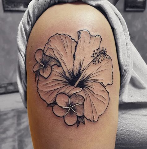 Art Line Tattoo, Hawaii Flower Tattoos, Hibiscus Tattoos, Women Arm Tattoo, Hibiscus Flower Tattoo, Tropical Flower Tattoos, Female Tattoo Artist, Hawaiian Flower Tattoos, Plumeria Tattoo