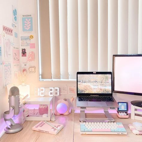 Cr @loveaction on Instagram ✧*。#desk #pink Desk Ideas Pink And White, Simple Pink Desk, Laptop Desk Set Up, Elenacore Aesthetic, Pastel Desk Setup, Kawaii Desk Setup, Pink Desk Setup, Desk Arrangement, Desk Pink