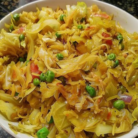 Curried Cabbage, Curry Cabbage, Veggie Mains, Chowder Recipes Seafood, Vegan Recipes Beginner, Vegan Potato, Vegan Curry, Vegan Main Dishes, Healthier Recipes