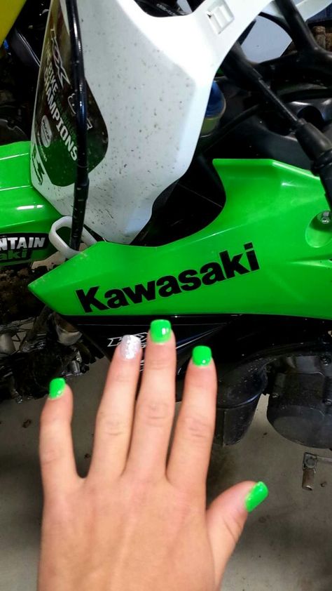 Kawasaki acrylic nails. Green Mani, Anniversary Nails, Flame Nail Art, Green Acrylic Nails, Purple Acrylic Nails, Nail Art Images, Fingernail Designs, Sassy Nails, Purple Nail Designs