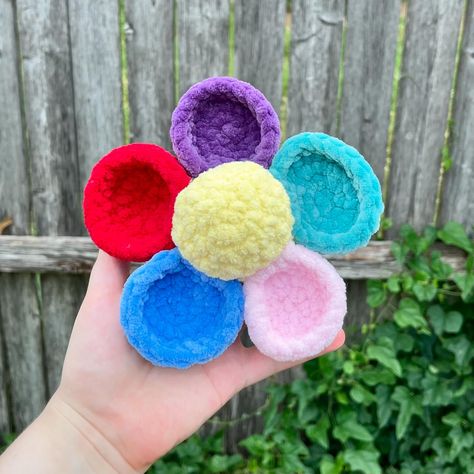 Flower Plushies, Crochet Unicorn Pattern Free, Crochet Fidget, Crochet Unicorn Pattern, Groovy Vibes, Floral Cottagecore, Crochet Unicorn, Unicorn Pattern, Pop Toys