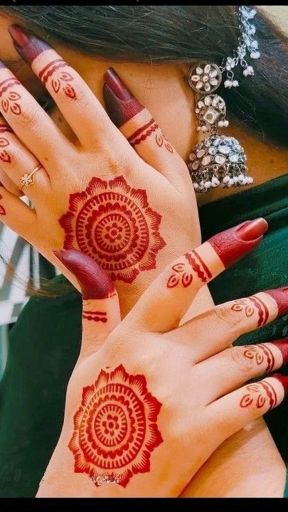 Mehandi Desine Stylish, Mahindi Desine Simple Front Hand, Back Side Mehndi Design, Side Mehndi Design, Back Side Mehndi, Round Mehndi, Diya Mirza, Round Mehndi Design, Rabbit Images