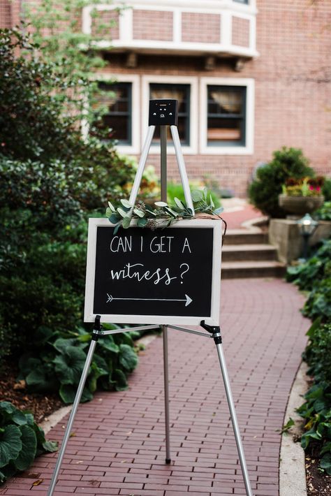 Wedding Design Board, Funny Wedding Signs, Wedding Quotes Funny, Photography Funny, Funny Wedding Photos, Wedding Crashers, Surprise Wedding, Wedding Beach Ceremony, Wedding Entrance