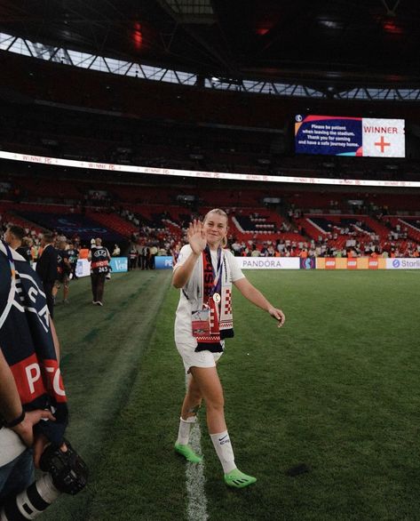 Woso Football, Soccer Quotes Girls, Lioness Quotes, Alessia Russo, England Ladies Football, England Women, Female Soccer, Girls Football, Arsenal Ladies