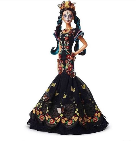 Barbie se viste de Catrina para rendir tributo a México | México Desconocido Den Mrtvých, Mexican Doll, Barbie Shop, Barbie Collector Dolls, Toy Art, Barbie Vintage, Vintage Barbie Dolls, Doll Stands, Barbie Collector