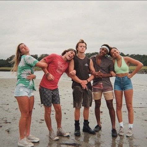 Maddie Baby (@madisonbaileybabe) • Instagram photos and videos Les Pogues, Outer Banks Style, Outer Banks Beach, The Pogues, Casting Pics, Mary Shelley, Paradise On Earth, Outer Banks, Seville