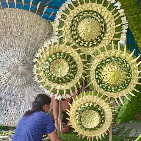 Traditional Balinese Dekorasi: Gayor Archway | EVENT DESIGN Coconut Leaf Decoration Backdrop, Coconut Leaf Weaving, Coconut Wedding Decor, Coconut Leaf Decoration Wedding, Coconut Leaves Decoration, Coconut Leaf Decoration, Coconut Weaving, Coconut Decor, Segi Lima