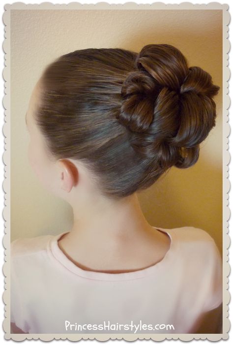 Simple bun technique for dance. Flip under topsy tail tutorial. Topsy Tail Hairstyles, Ballet Buns, Tail Hairstyles, Best Prom Hairstyles, Ballet Hair, Topsy Tail, Ballet Hairstyles, Tail Hairstyle, Dance Hair