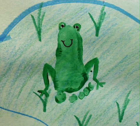 Frog Footprint Craft, Frog Art For Infants, Frog Footprint Art, Footprint Frog, Frog Footprint, Infants Crafts, Insect Craft, Pond Crafts, Baby Footprint Crafts