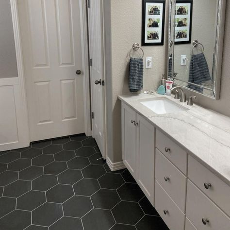 These Bathrooms Prove Hexagon Floor Tile Is Stunning Charcoal Grey Hexagon Tile Bathroom, Bathrooms With Black Hexagon Tiles, Master Bath Hexagon Floor, Slate Hexagon Tile Bathroom, Black Floor Bathroom Ideas Tile, Bathrooms With Black Tile Floors, Hexagon Vinyl Flooring Bathroom, Dark Grey Hexagon Tile Bathroom, Octagon Floor Tile Bathroom