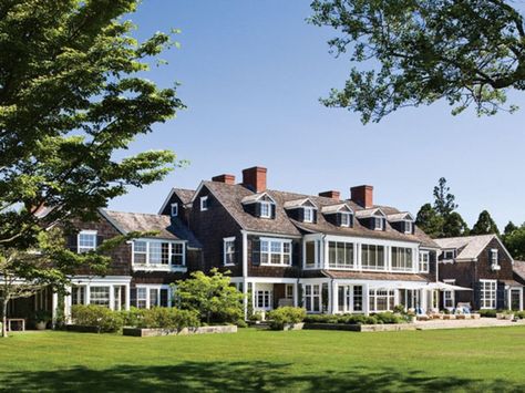 Majestic Houses, England Aesthetic, Traditional Houses, Hamptons House, Architecture Exterior, Traditional Architecture, Facade Architecture, Pretty House, Beach Houses