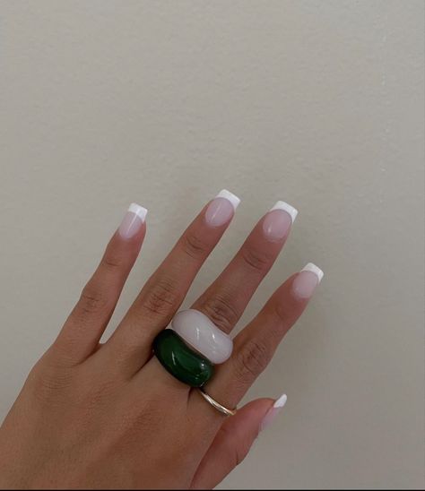 Chunky rings pink and white nails french tips  white tip nail French Tip Shorties, French Tip Short Nails, French Tip Short, Plain Acrylic Nails, White Tip Acrylic Nails, Pink Glitter Nail, Acrylic Nails Nude, Nail Decals Diy, Aesthetic Nail