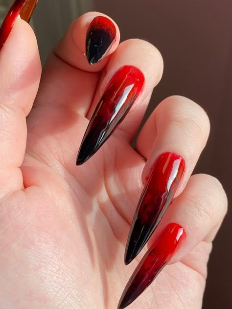 Winter Nails Design, Nails Gold, Goth Nails, Black Nail, Stiletto Nails, Nails Inspo, Halloween Nails, Nails Design, Nails Ideas