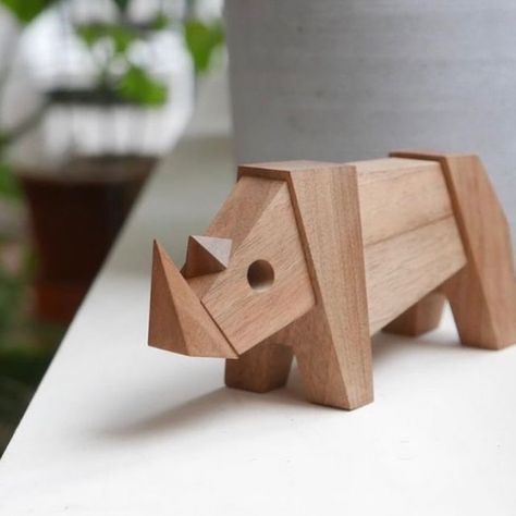 Scrap Wood Art, Wooden Toys Design, Simple Wood Carving, Wooden Elephant, Handmade Wooden Toys, Wooden Home, Wood Carving Designs, Wooden Projects, Wood Creations