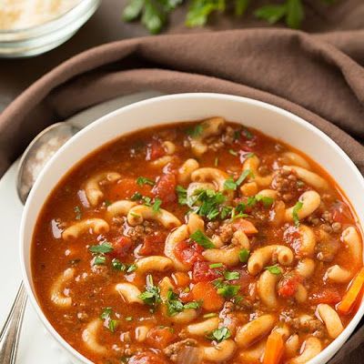 Slow Cooker Beef And Tomato Soup @keyingredient #crockpot #slowcooker #tomatoes #soup Ground Beef And Tomato Soup, Beef And Tomato Soup, Beef And Tomato Macaroni Soup, Tomato Macaroni Soup Recipe, Tomato Macaroni Soup, Tomato Macaroni, Macaroni Soup Recipes, Meat Soup, Beef Macaroni