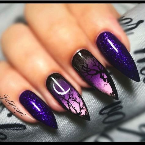 These Halloween nail art looks are subtle and chic, so you can wear them before and after the holiday. Ongles Gel Violet, Halloween Nail Ideas, Purple Ombre Nails, Black Halloween Nails, Holloween Nails, Witch Nails, Witchy Nails, Purple Nail Art, Halloween Acrylic Nails