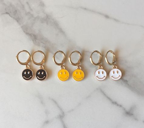 Smiley Face Huggies 18k Gold-plated Smiley Face Earrings - Etsy Smiley Face Earrings, Emoji Earrings, Pandora Bracelet Charms Ideas, Preppy Jewelry, Face Earrings, Piercing Ring, Jewelry Accessories Ideas, Aesthetic Things, Accessories Ideas