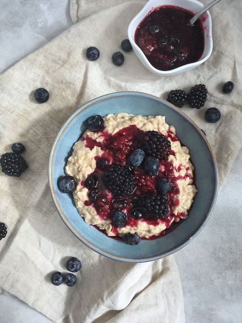 Heart Healthy Recipes Breakfast, Berry Porridge, Fitness Recipes, Food Drink Photography, Low Calorie Snacks, Think Food, Healthy Motivation, Food Drinks Dessert, Health Breakfast