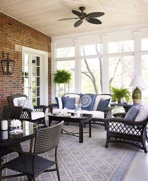 20 Screened-In Porch Ideas for an Inviting Outdoor Escape Indoor Sunrooms, Veranda Design, Porch Design Ideas, Screened Porch Designs, Georgian Style Homes, 3 Season Room, Sunroom Decorating, Sunroom Designs, Porch Furniture