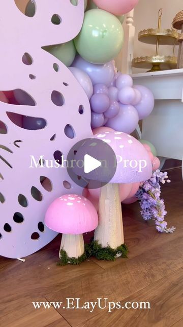 Fairy Garden Balloon Ideas, Diy Fairy Mushrooms, Mushroom Balloon Garland, Mushroom Centerpiece Party Ideas, How To Make Fake Mushrooms, Fairy Wonderland Birthday Party, Giant Mushrooms Diy, Fairy Balloons, Diy Mushroom Decor