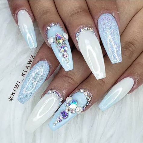 22 Beautiful Frozen Nails Design Ideas Frozen Theme Nails, Frozen Nails Acrylic, Ice Blue Nails Winter Snow Queen, Winter Bling Nails, Elsa Nails Frozen, Ice Nails Designs, Frozen Inspired Nails, Frozen Nail Designs, Elsa Nails