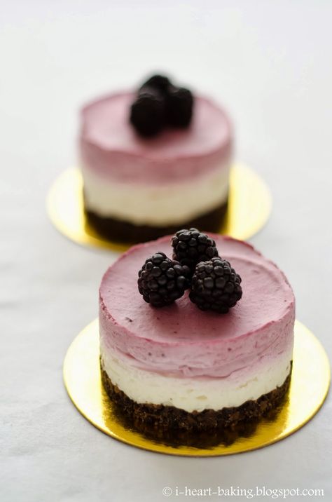 i heart baking!: individual mini blackberry mousse cakes Cheesecake Blackberry, Foods Images, Blackberry Mousse, Mini Mousse, Heart Baking, Mousse Cake Recipe, Mousse Cakes, Crunchy Chocolate, Chocolate Crust