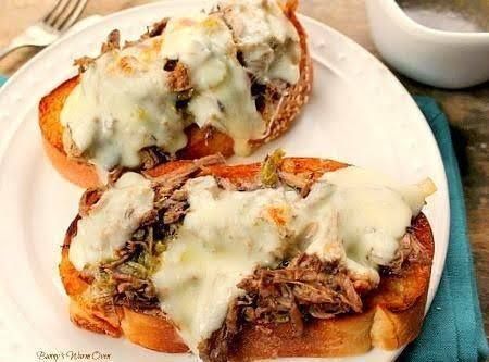 Pioneer Woman's Italian Drip Beef Italian Drip Beef, Drip Beef, Roast Beef Sandwich, Italian Beef Sandwiches, Italian Beef, Beef Chuck Roast, Pioneer Woman Recipes, Beef Sandwich, Paleo Lunch