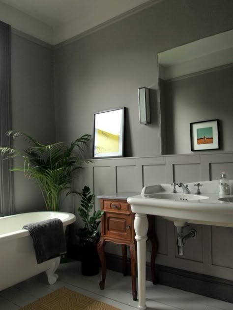 Bathroom Panelling, Grey And White Bathroom, Dark Gray Bathroom, Grey Bathrooms Designs, Gray And White Bathroom, Bathroom Grey, Bathroom Paneling, Traditional Bathroom Designs, Mad About The House