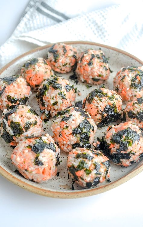 Salmon Rice Balls Onigiri Recipe, Salmon Rice Ball, Tuna Mayo Rice Balls, Crab Rice Balls, Salmon Rice Balls, Salmon Mayo, Korean Rice Balls, Sushi Rice Balls, Instant Pot Sushi Rice